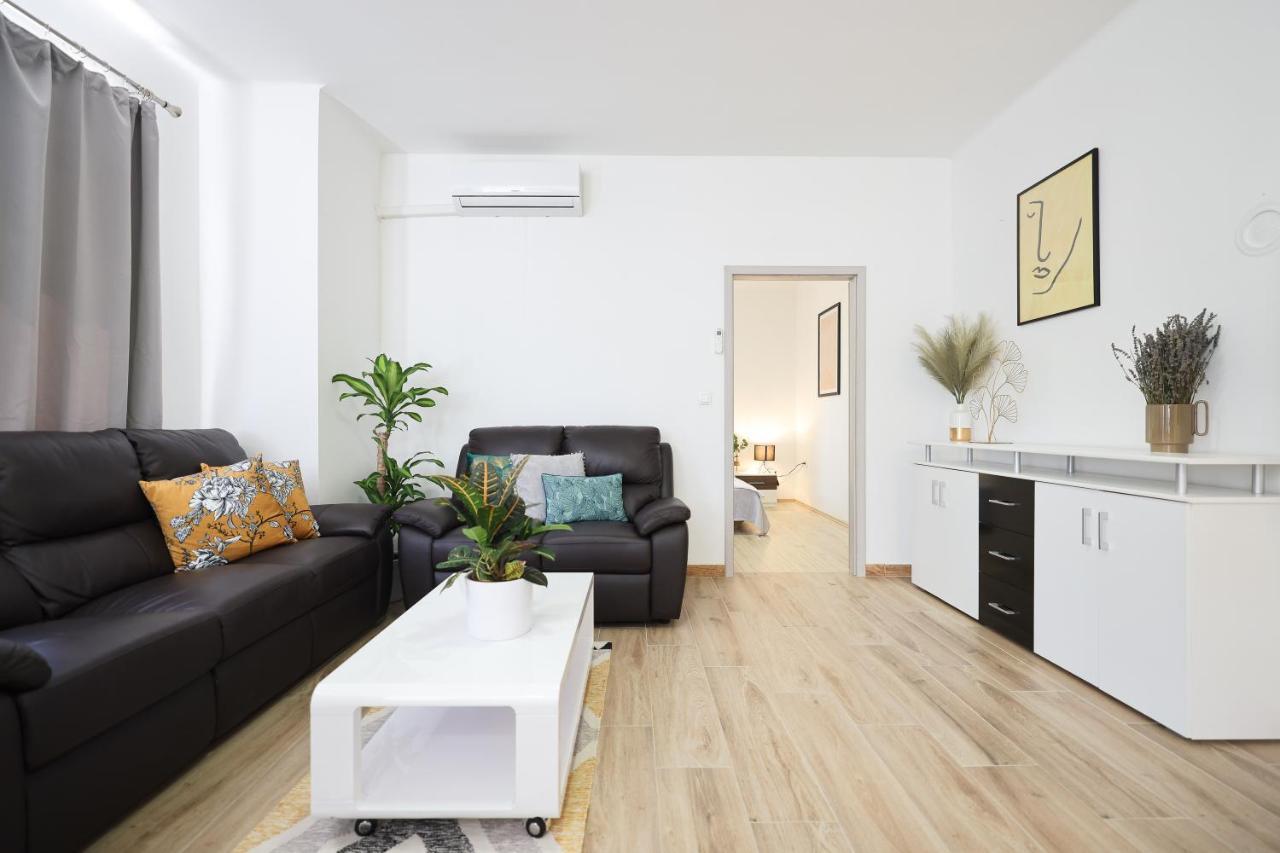 Mathilda'S Apartment Zadar Exterior photo